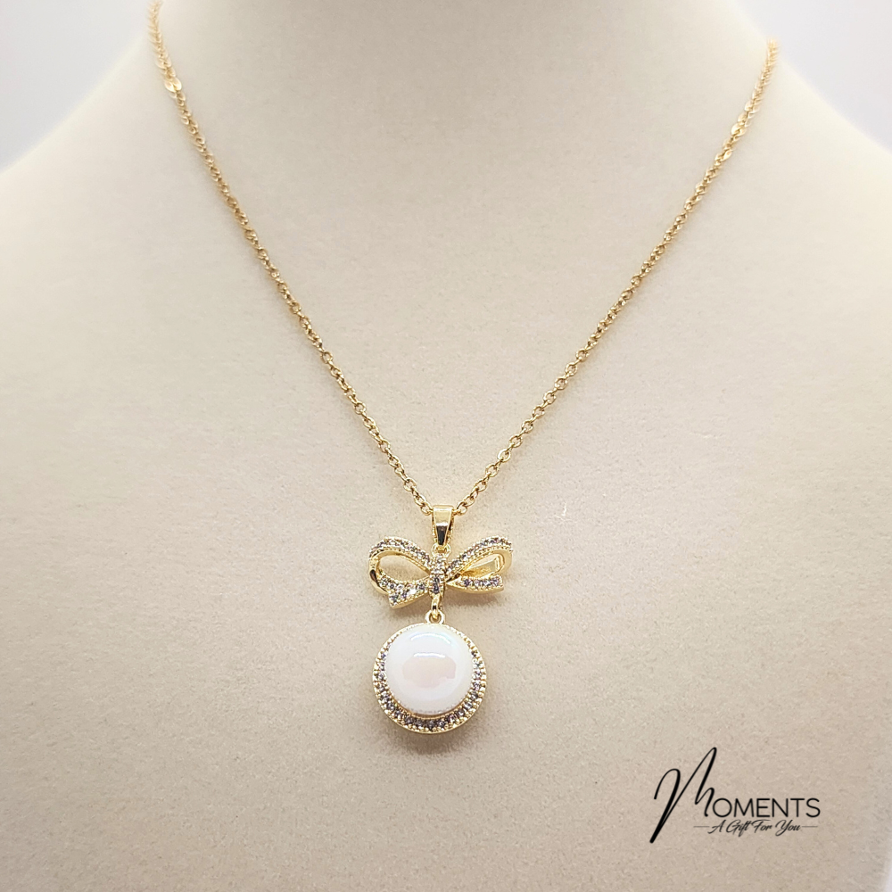 Bow and Pearl Necklace