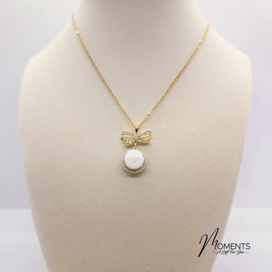 Bow and Pearl Necklace