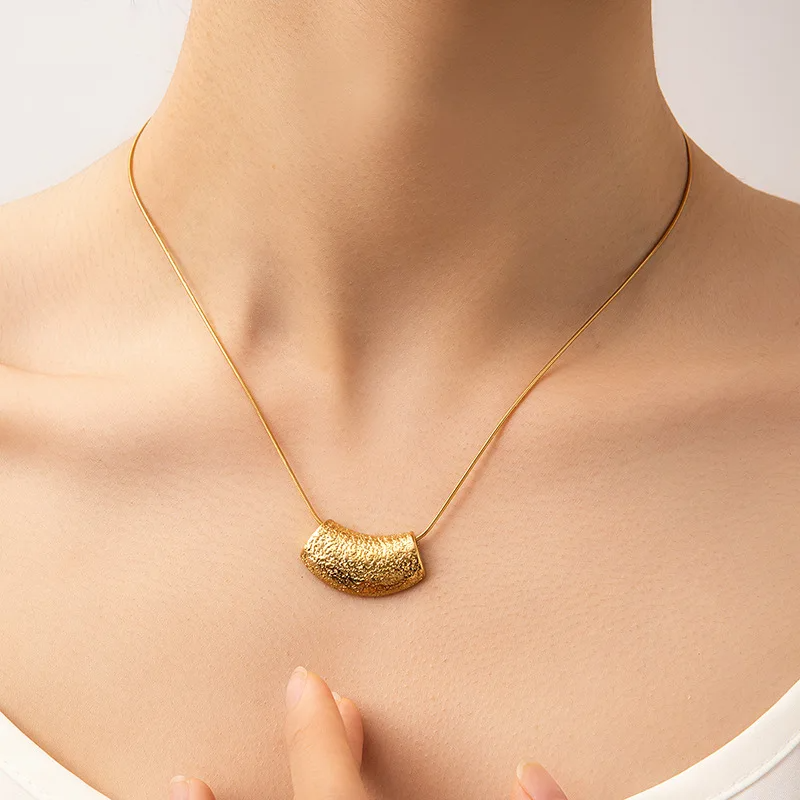 Delicate Necklace with Irregular Pendant