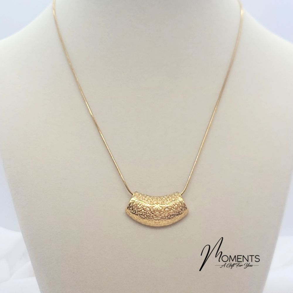 Delicate Necklace with Irregular Pendant